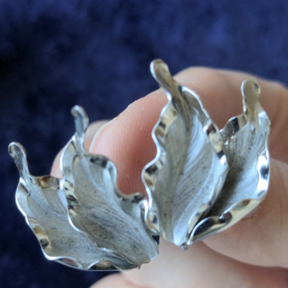 Vintage 925 sterling silver Canadian Designer Bond Boyd leaf shaped earrings